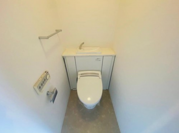 名古屋市昭和区八事富士見、中古マンションのトイレ画像です