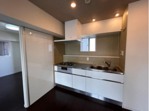 名古屋市昭和区滝子通、中古マンションのキッチン画像です