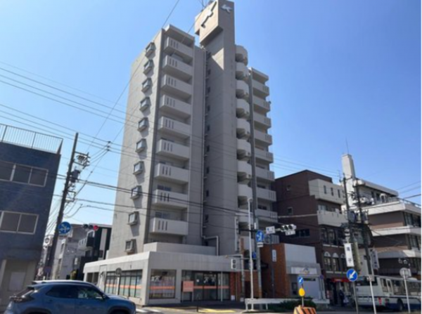 名古屋市昭和区滝子通、中古マンションの外観画像です