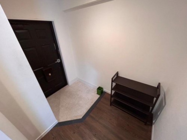 名古屋市昭和区滝子通、中古マンションの玄関画像です