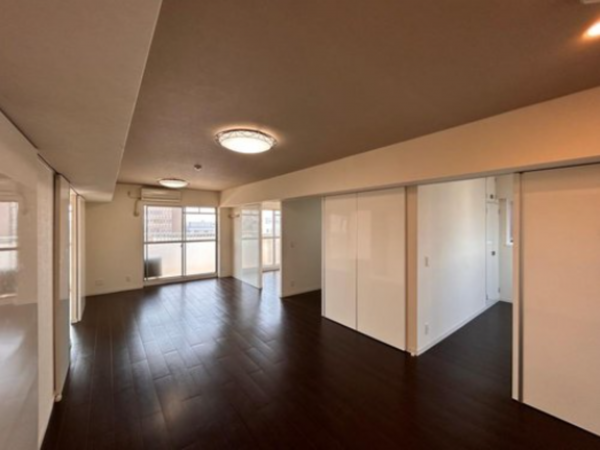 名古屋市昭和区滝子通、中古マンションの居間画像です