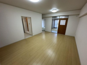 名古屋市昭和区滝子通、中古マンションの居間画像です