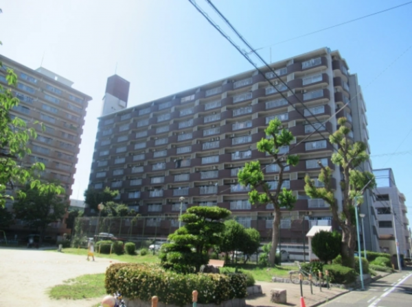 名古屋市昭和区滝子通、中古マンションの外観画像です