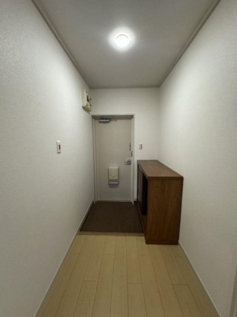名古屋市昭和区滝子通、中古マンションの玄関画像です