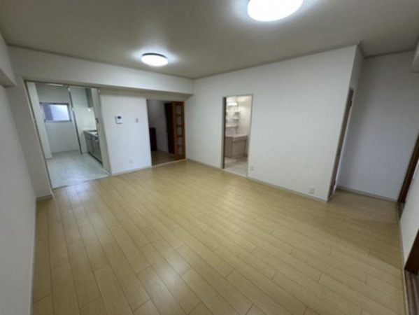 名古屋市昭和区滝子通、中古マンションの居間画像です