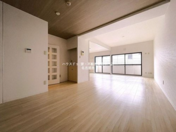 名古屋市昭和区八事富士見、中古マンションの居間画像です