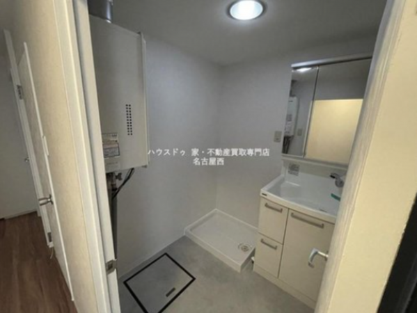 名古屋市昭和区八事富士見、中古マンションの洗面画像です
