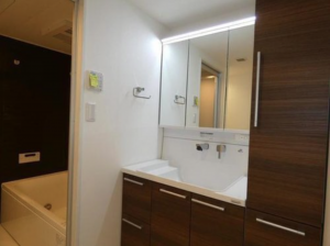 名古屋市昭和区八事富士見、中古マンションの洗面画像です