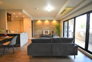 名古屋市昭和区川名山町、中古マンションの居間画像です