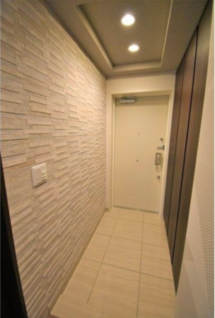 名古屋市昭和区川名山町、中古マンションの玄関画像です