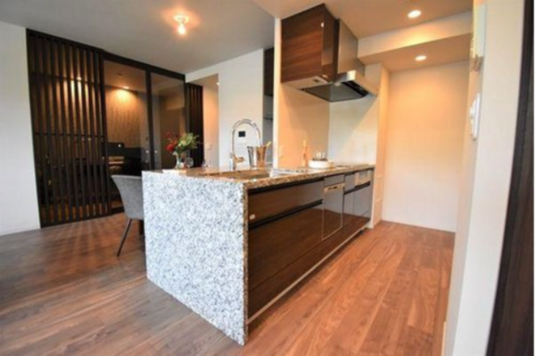 名古屋市昭和区川名山町、中古マンションのキッチン画像です