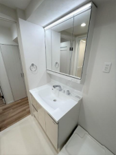 名古屋市昭和区八事富士見、中古マンションの洗面画像です