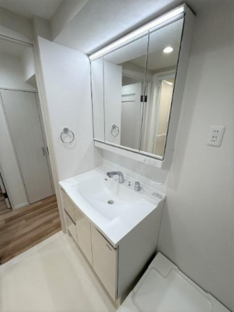 名古屋市昭和区八事富士見、中古マンションの洗面画像です