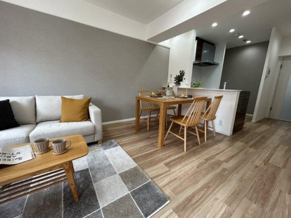 名古屋市昭和区八事富士見、中古マンションの居間画像です