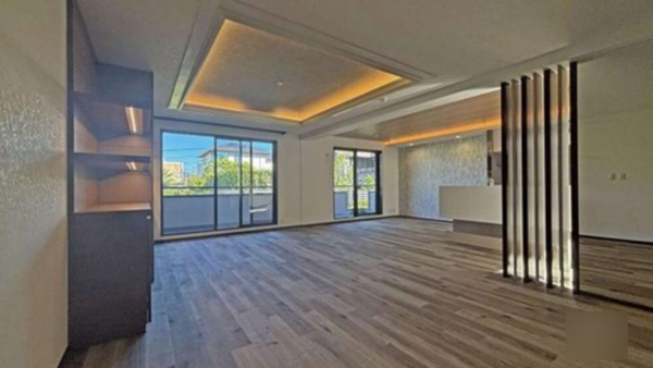 名古屋市昭和区向山町、中古マンションの居間画像です