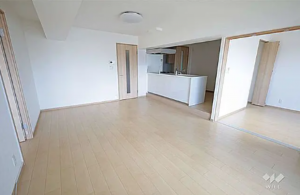 名古屋市昭和区滝子通、中古マンションの居間画像です