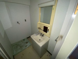 名古屋市昭和区広路通、中古マンションの洗面画像です