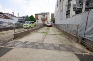 名古屋市昭和区村雲町、中古一戸建ての前面道路を含む現地写真画像です