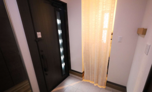 名古屋市昭和区村雲町、中古一戸建ての玄関画像です