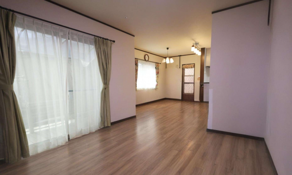 名古屋市昭和区村雲町、中古一戸建ての居間画像です