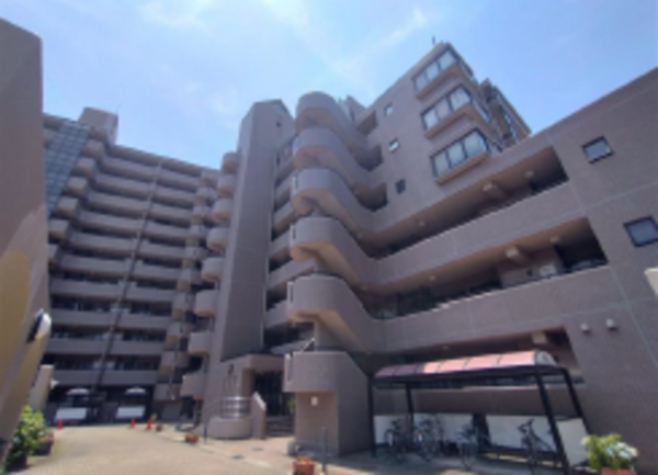 名古屋市昭和区滝川町、中古マンションの外観画像です