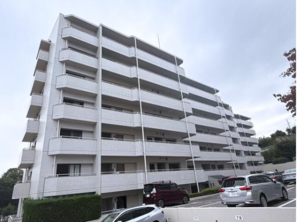 名古屋市昭和区八事富士見、中古マンションの外観画像です