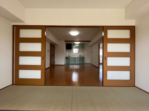 名古屋市昭和区滝子通、中古マンションの居間画像です