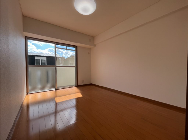 名古屋市昭和区滝子通、中古マンションの寝室画像です