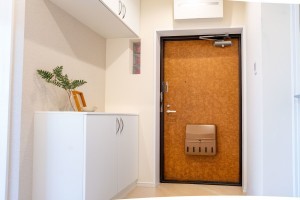 名古屋市昭和区天神町、中古マンションの玄関画像です