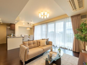 名古屋市昭和区川名山町、中古マンションの居間画像です