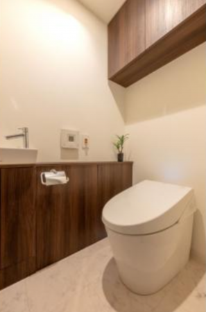 名古屋市昭和区川名山町、中古マンションのトイレ画像です