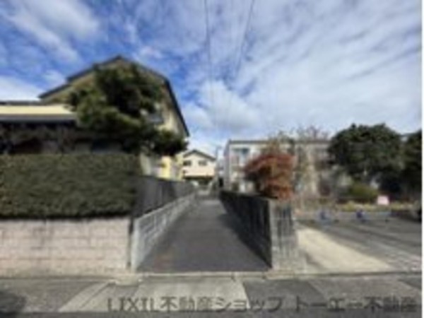 名古屋市昭和区広路本町、土地の前面道路を含む現地写真画像です