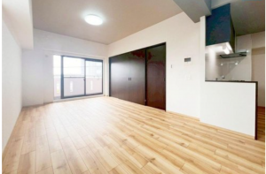 名古屋市昭和区広路通、中古マンションの居間画像です