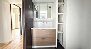 名古屋市昭和区広路通、中古マンションの洗面画像です