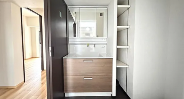 名古屋市昭和区広路通、中古マンションの洗面画像です