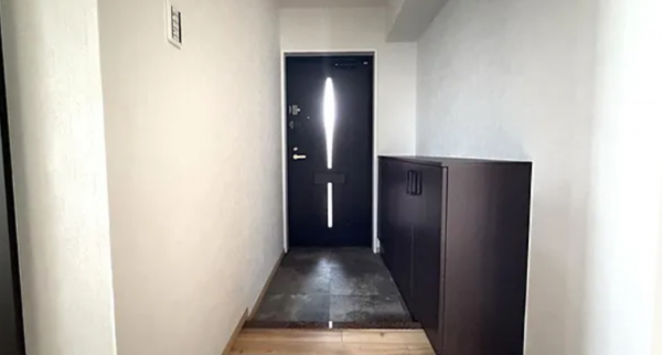 名古屋市昭和区広路通、中古マンションの玄関画像です