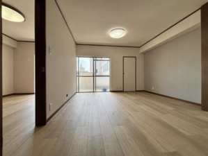 名古屋市昭和区白金、中古マンションの居間画像です