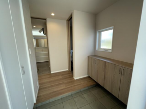 名古屋市昭和区吹上町、新築一戸建ての玄関画像です