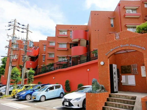 名古屋市昭和区八事富士見、中古マンションの外観画像です