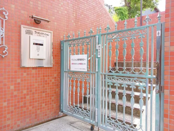 名古屋市昭和区八事富士見、中古マンションのエントランス画像です