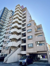 名古屋市昭和区桜山町、中古マンションの外観画像です