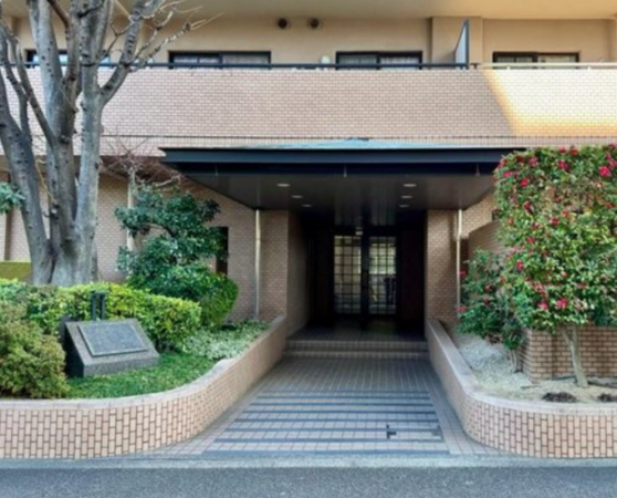 名古屋市昭和区桜山町、中古マンションのエントランス画像です