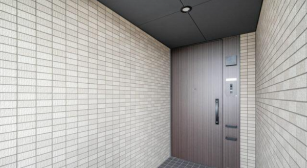 名古屋市昭和区前山町、中古マンションの玄関画像です