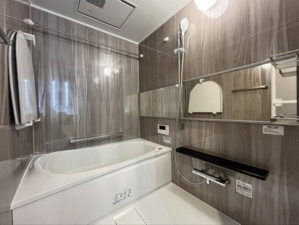 名古屋市瑞穂区彌富町紅葉園、中古マンションの風呂画像です