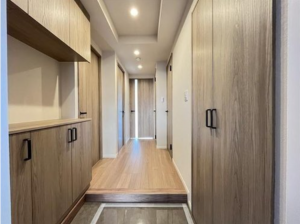 名古屋市瑞穂区彌富町紅葉園、中古マンションの玄関画像です