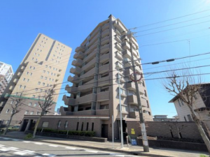 名古屋市瑞穂区彌富町紅葉園、中古マンションの外観画像です