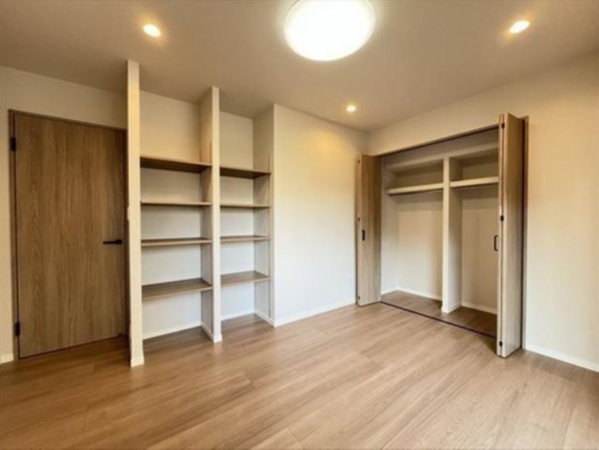 名古屋市瑞穂区彌富町紅葉園、中古マンションの寝室画像です