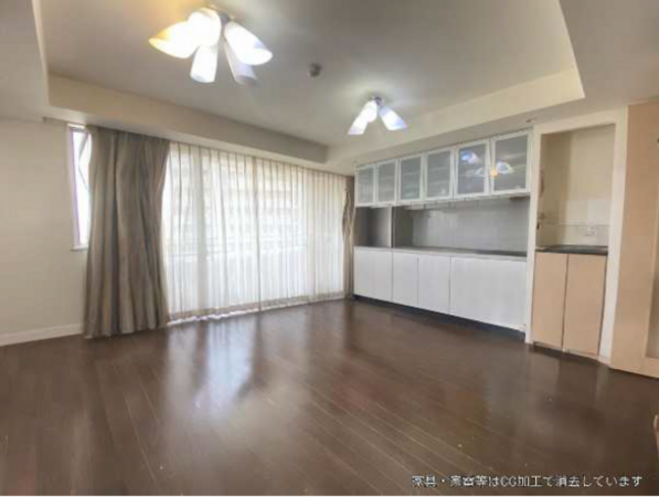 名古屋市瑞穂区彌富町緑ケ岡、中古マンションの居間画像です