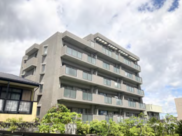 名古屋市昭和区菊園町、中古マンションの外観画像です