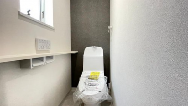名古屋市千種区春岡通、中古一戸建てのトイレ画像です